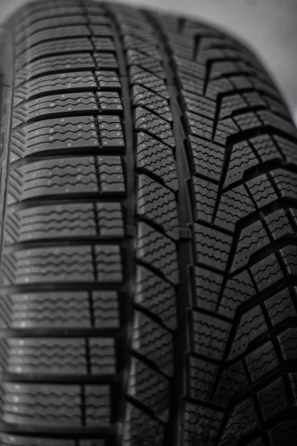 фото протектора и шины Ice Blazer Alpine EVO1 Шина Sailun Ice Blazer Alpine Evo 1 245/40 R18 97V