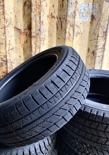 фото протектора и шины Ice Blazer Alpine EVO1 Шина Sailun Ice Blazer Alpine Evo 1 255/40 R19 100V