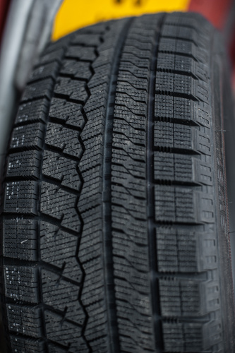 фото протектора и шины Ice Blazer Arctic Шина Sailun Ice Blazer Arctic 205/50 R17 89H